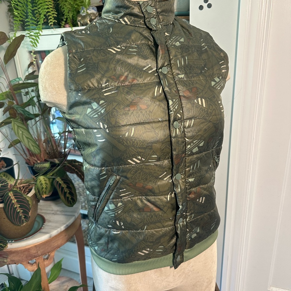 Rare Adidas sample puffer vest - women’s low profile, super soft.